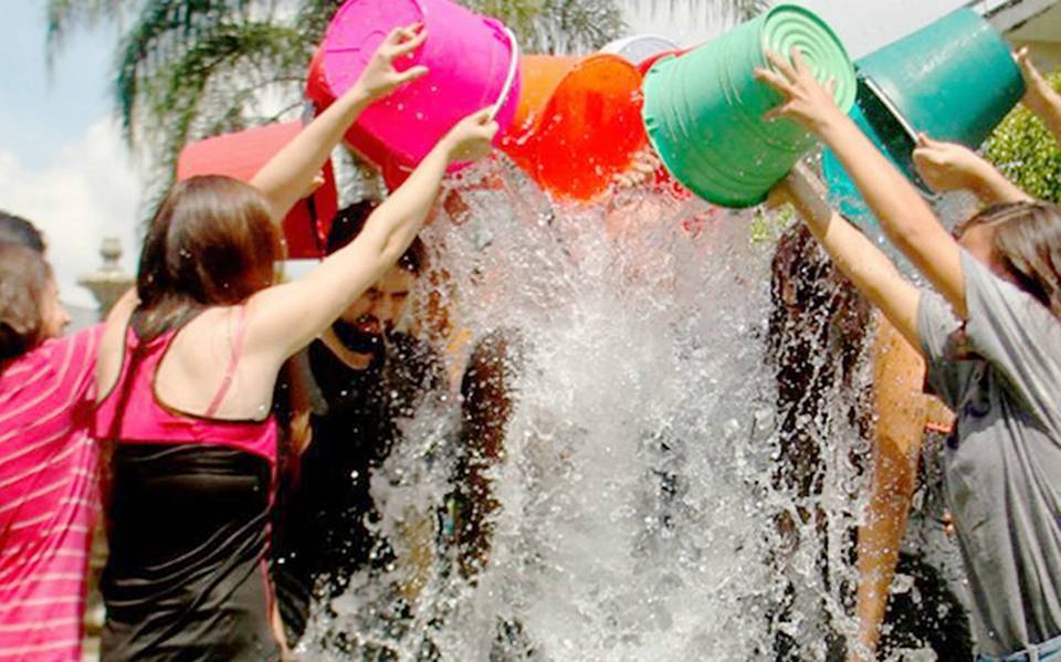 agua-detenidos-sabado-gloria.jpg