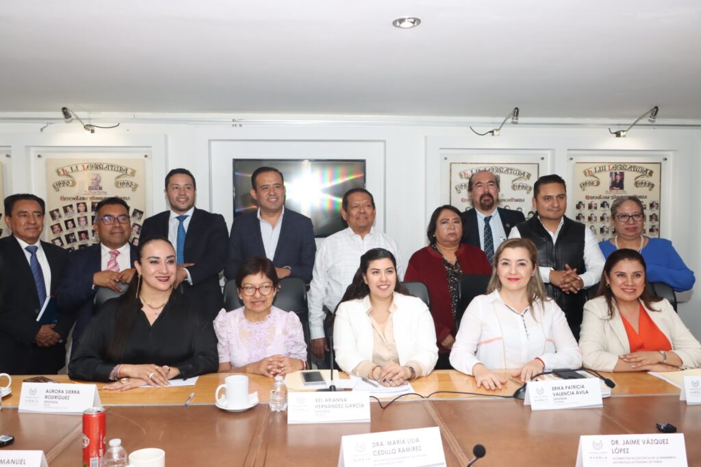 Se-reunen-diputados-con-la-rectora-1024x682.jpeg
