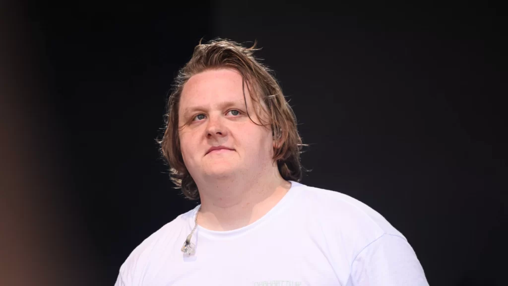 lewis-capaldi-concierto-festival-musica-glastonbury-pasado-sabado_98-1024x576.webp