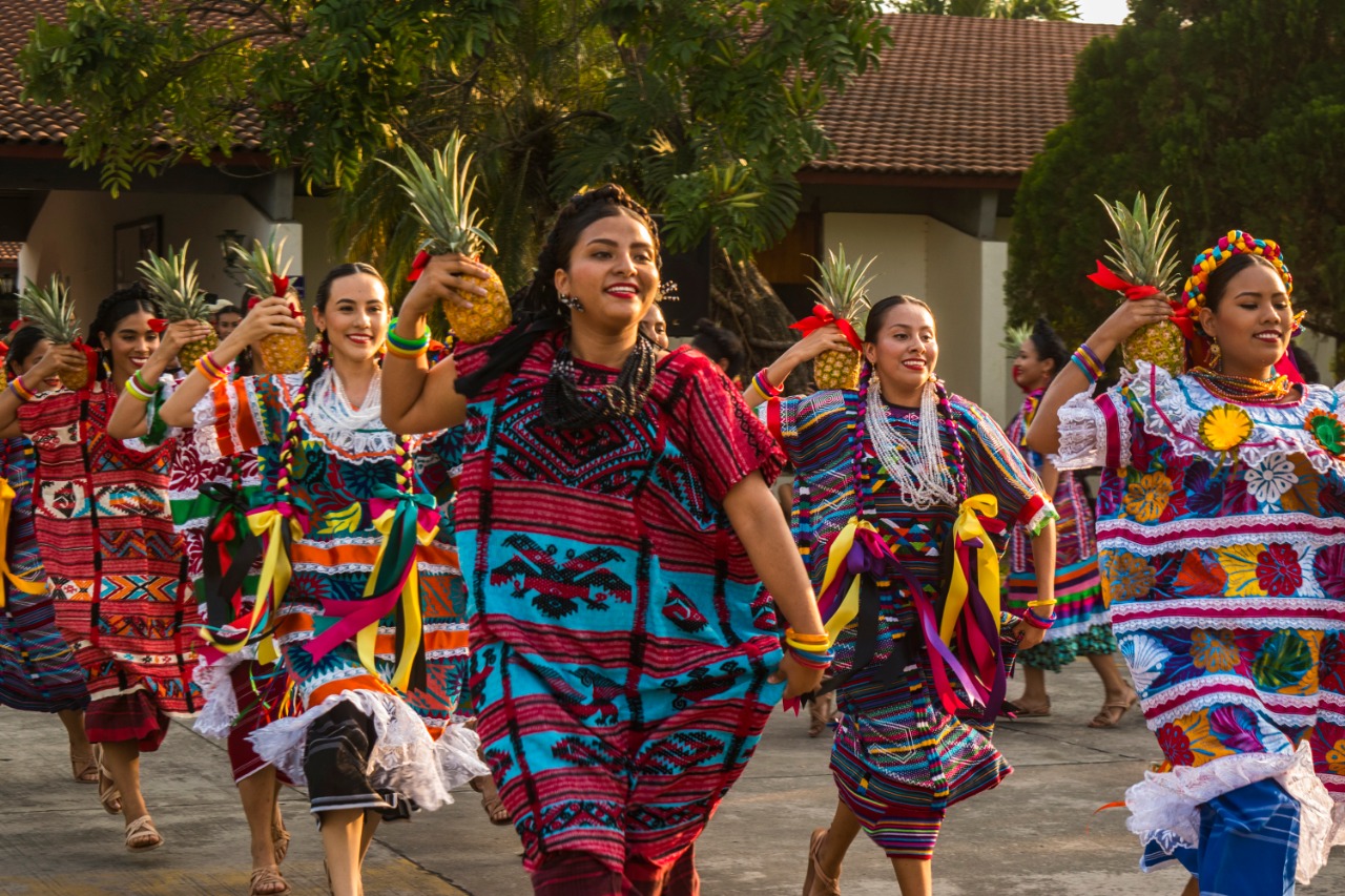 Murió Paulina Solís, creadora del baile “Flor de piña” en Oaxaca ...