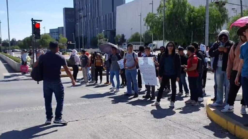 Estudiantes-del-ITP-se-manifestaron-en-avenida-Tecnologico-1068x601-1-1024x576.jpg