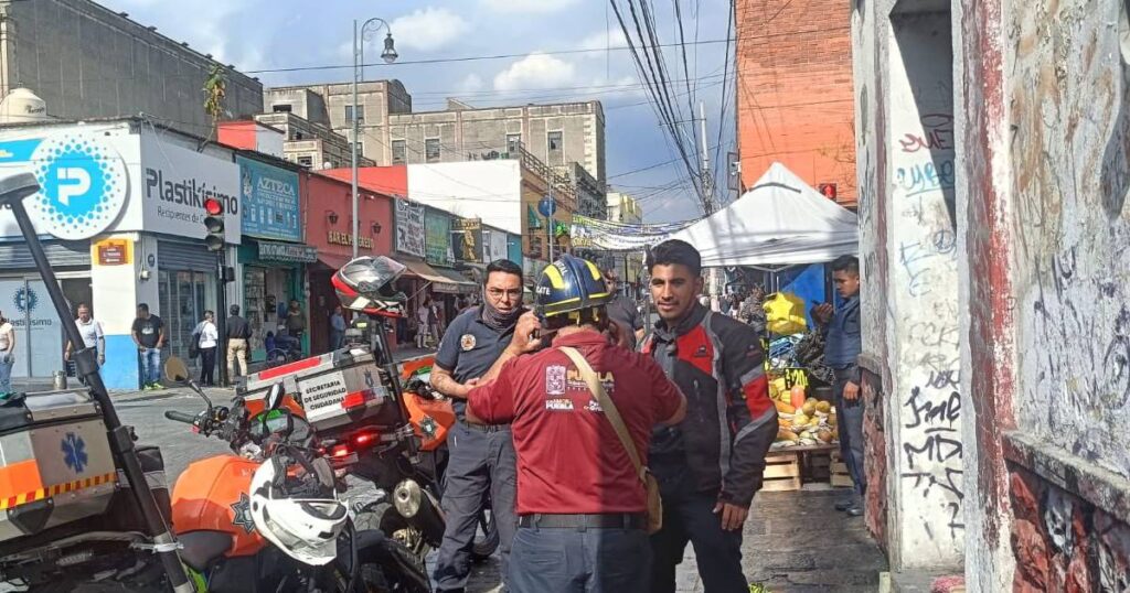 Explosión de puesto de pirotecnia en el Centro Histórico de Puebla genera alarma