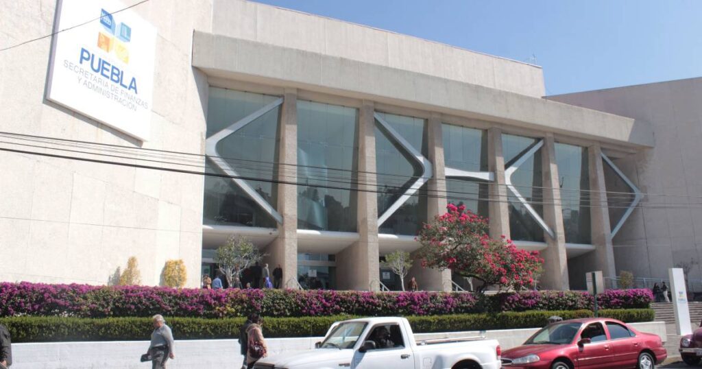 Muere trabajador dentro de la Secretaría de Finanzas en Puebla; Fiscalía investiga causas