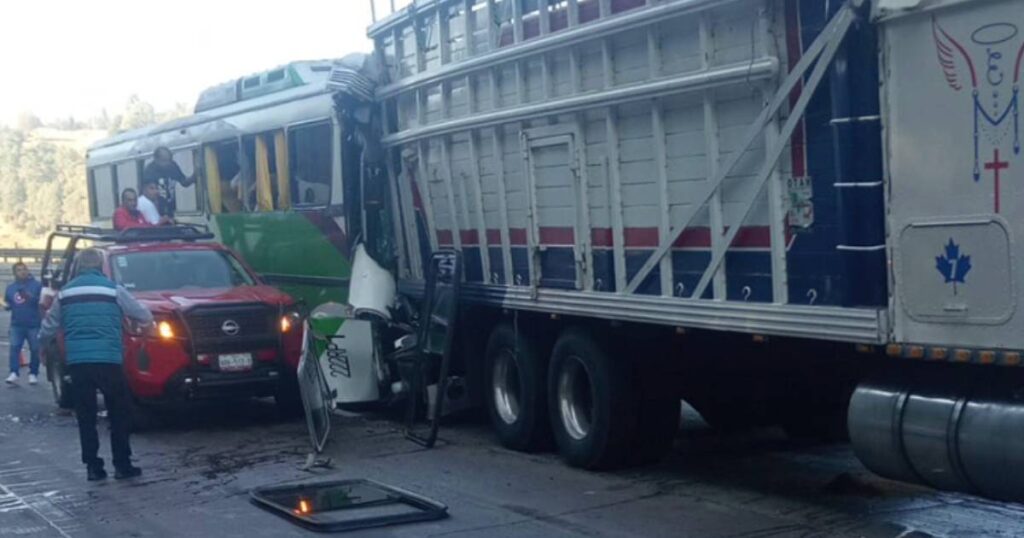 Siniestro en México-Puebla paraliza tránsito y deja saldo de múltiples lesionados