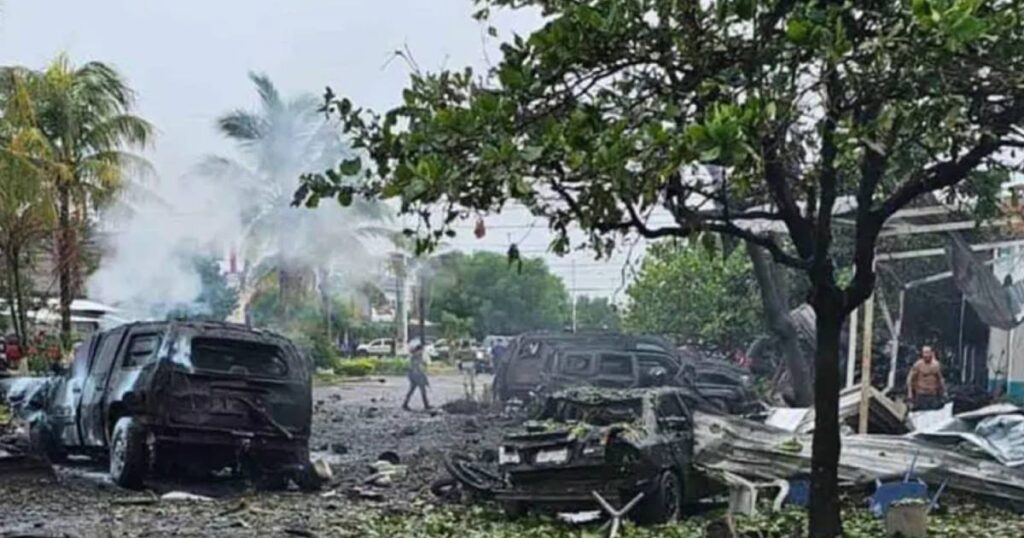 Coche bomba en Michoacán deja cinco muertos y más de diez heridos graves