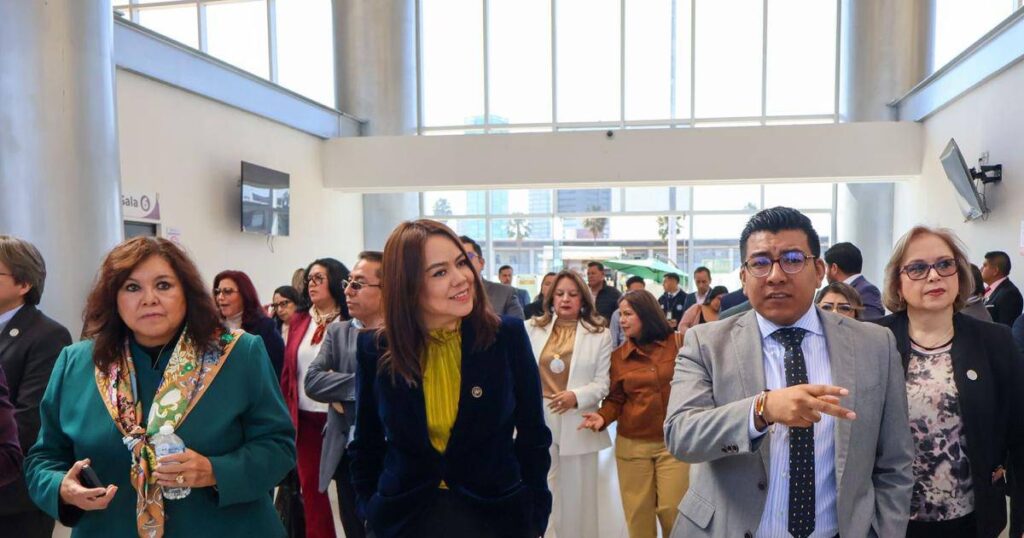 Puebla expone a Tlaxcala modelo de juicio oral familiar innovador