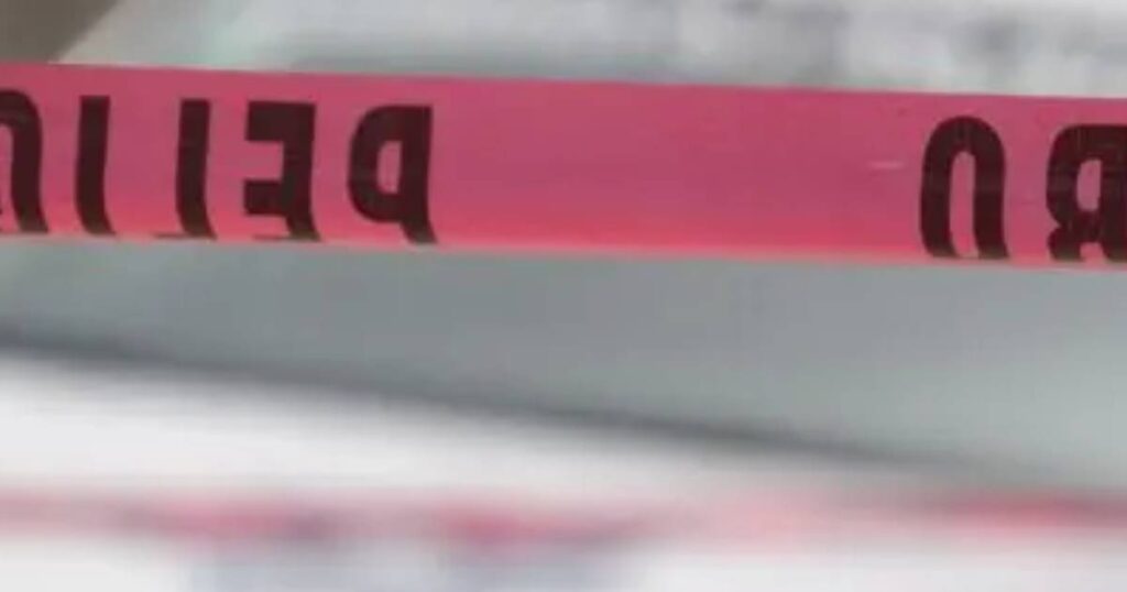 Hallan hombre sin vida con lesiones sobre la carretera federal 190 en Mixteca