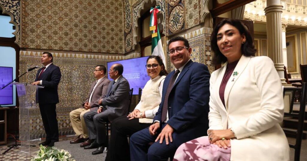 Congreso de Puebla devela placa del Salón de Protocolo “Elena Garro”