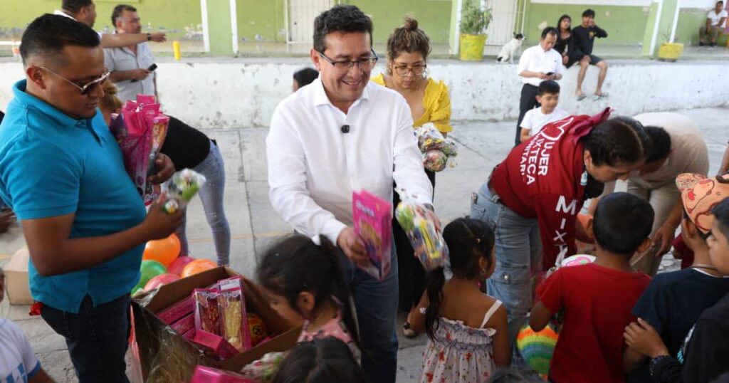 Pável Gaspar y Azucena Rosas refrendan compromiso con la niñez de la Mixteca poblana