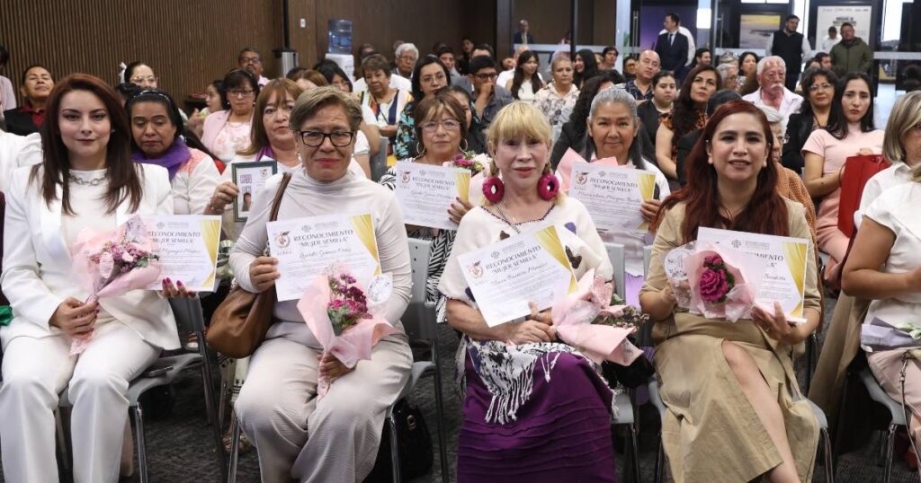 Entregan en el Congreso del Estado el Galardón Áurea a destacadas mujeres