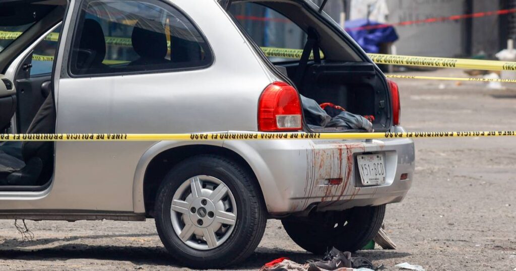 Llegan como mariachis y atacan directo a 3 hombres en Mercado Morelos