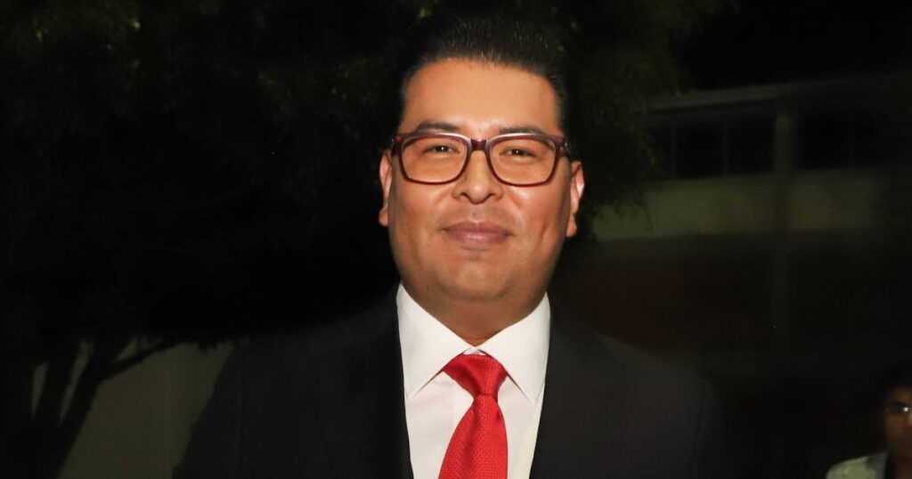 De senador a cantante, Néstor Camarillo sigue tendencia musical de MC