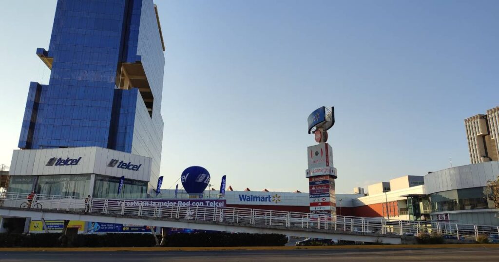 Doble asalto en Plaza Vía San Ángel deja botín de 4 millones