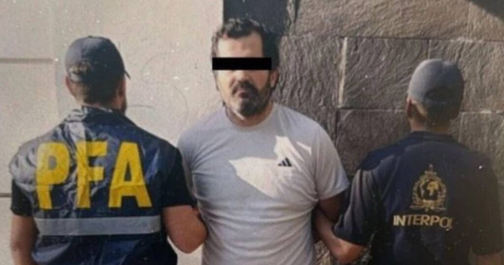 Gobierno de México busca deportar a exmarino detenido por huachicol fiscal