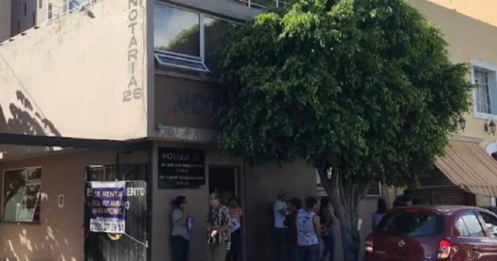 Hombres armados asaltan la Notaría Pública 26 en el Centro Histórico de Puebla
