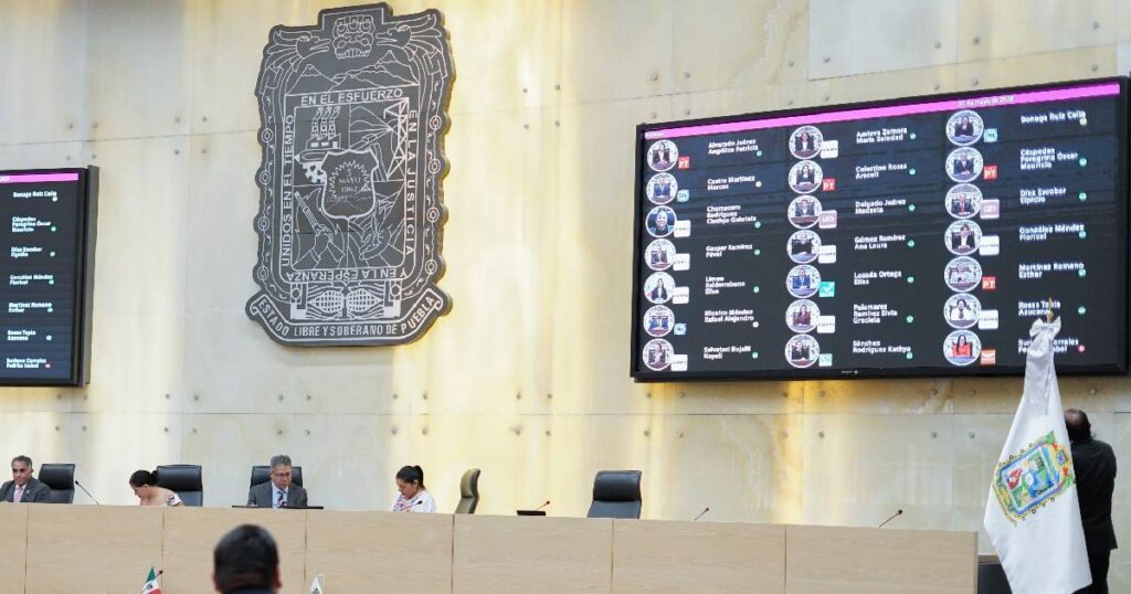 Armenta envía iniciativa para recortar presupuesto a ayuntamientos, diputados y pensiones