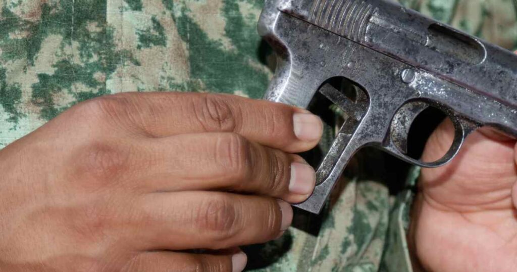 Morena busca castigar el uso de armas falsas para cometer delitos en Puebla