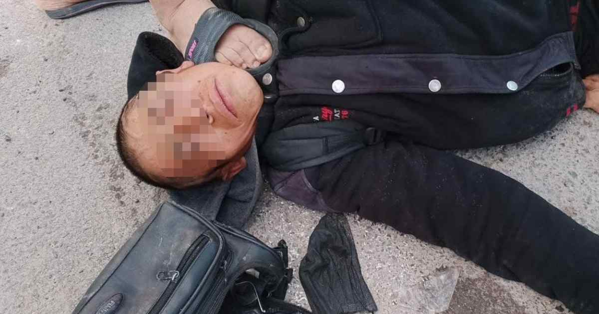 Detienen a presunto ladrón en la colonia Miguel Hidalgo; vecinos intentaron hacer justicia por propia mano Detienen a presunto ladrón en la colonia Miguel Hidalgo; vecinos intentaron hacer justicia por propia mano