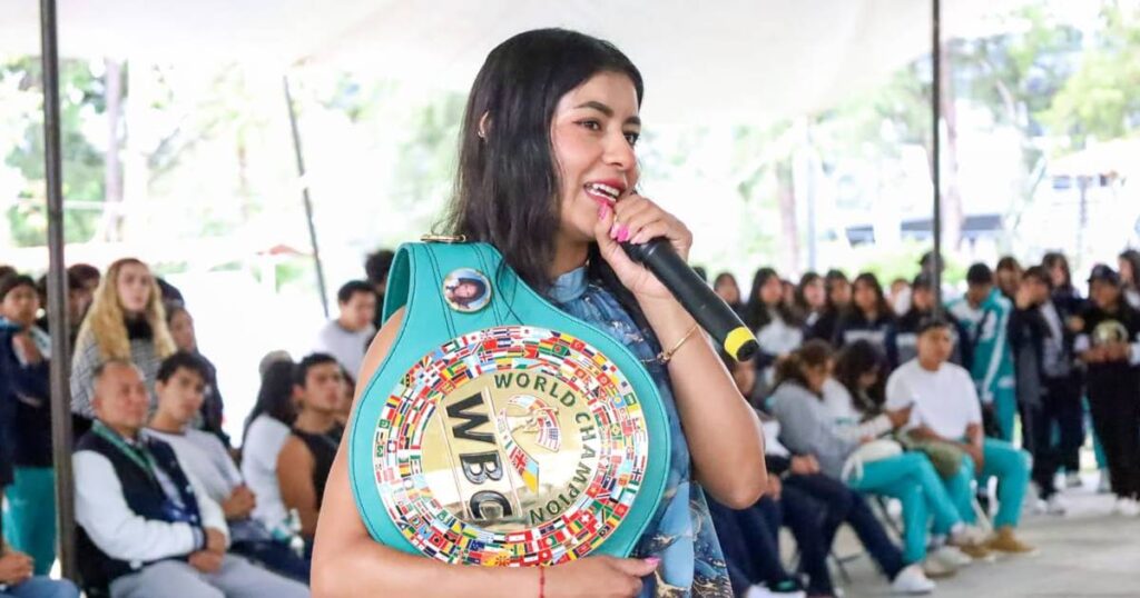 Aspirantes a la alcaldía de Puebla se placean en asamblea de Morena en Agua Santa