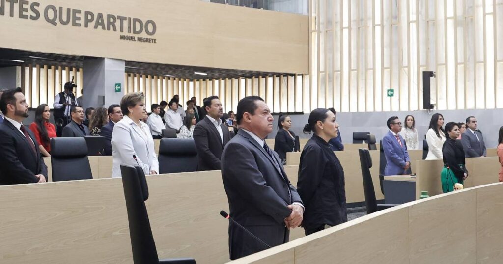 Presenta Armenta reforma electoral en Puebla: recorta regidurías y limita reelección