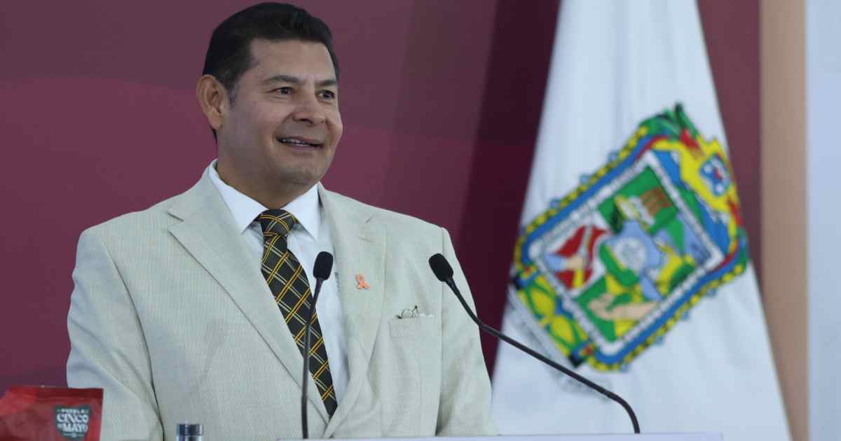 Armenta anuncia empleo temporal para despedidos de VW Armenta anuncia empleo temporal para despedidos de VW