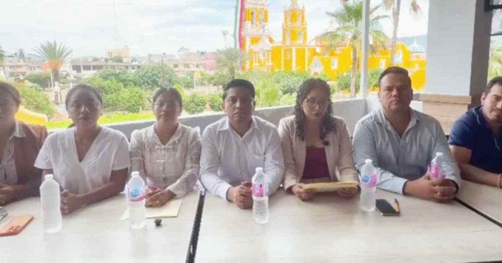 Tras meses de crisis en Acatlán renuncian regidores y síndico municipal